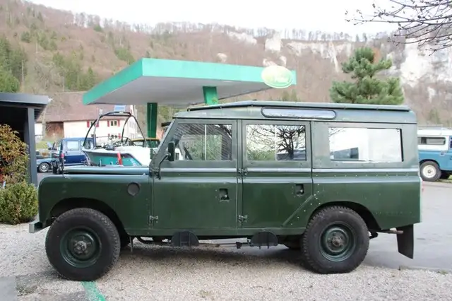 Land Rover Series 109 Station Wagon