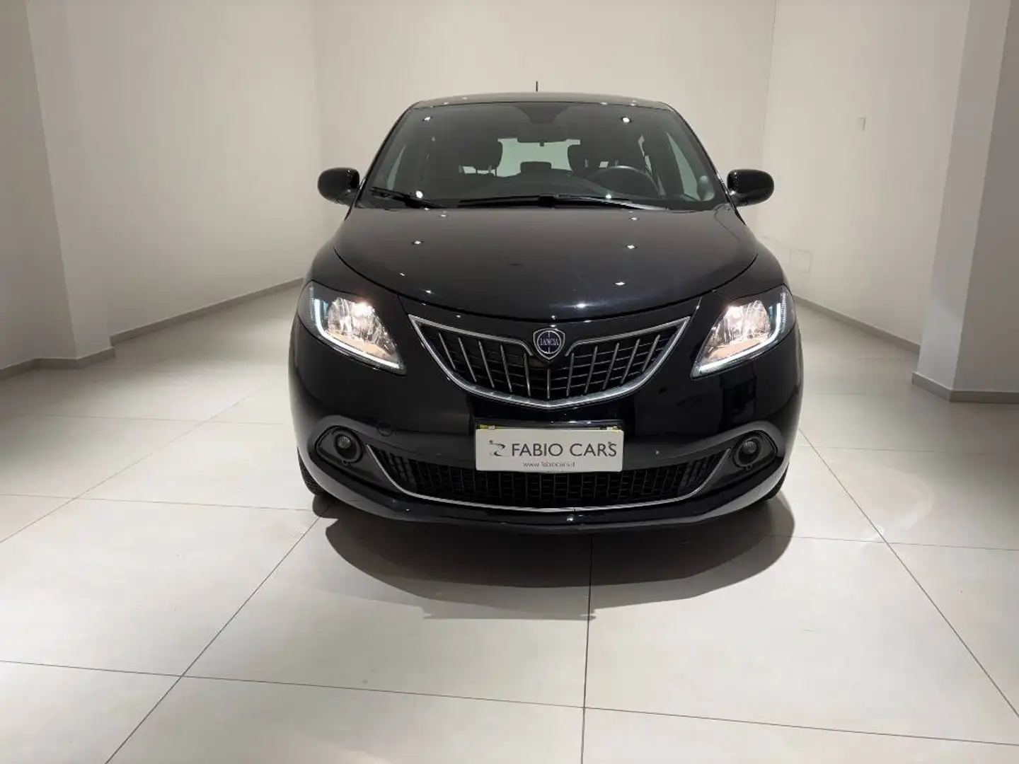 Lancia Ypsilon 1.0 firefly hybrid Gold s&s 70cv 5p.ti Nero - 2