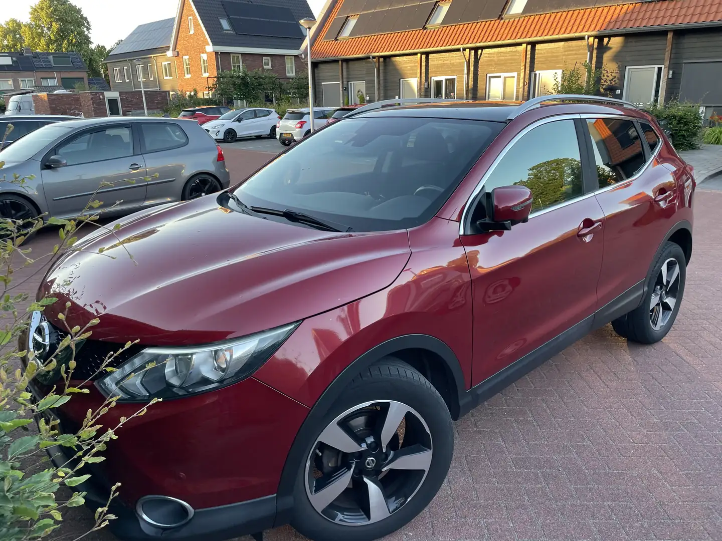 Nissan Qashqai 1.2 Connect Edition Rood - 1