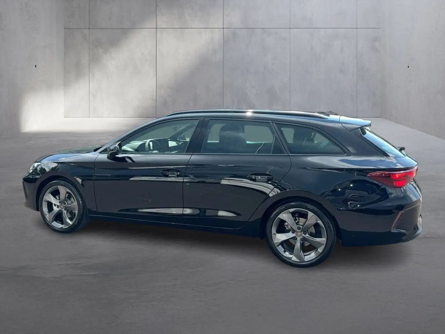 CUPRA Leon 1.5 eTSI DSG Schwarz - 2