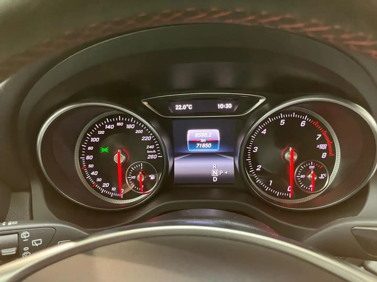 Mercedes-Benz CLA 180 AMG Line Grau - 2