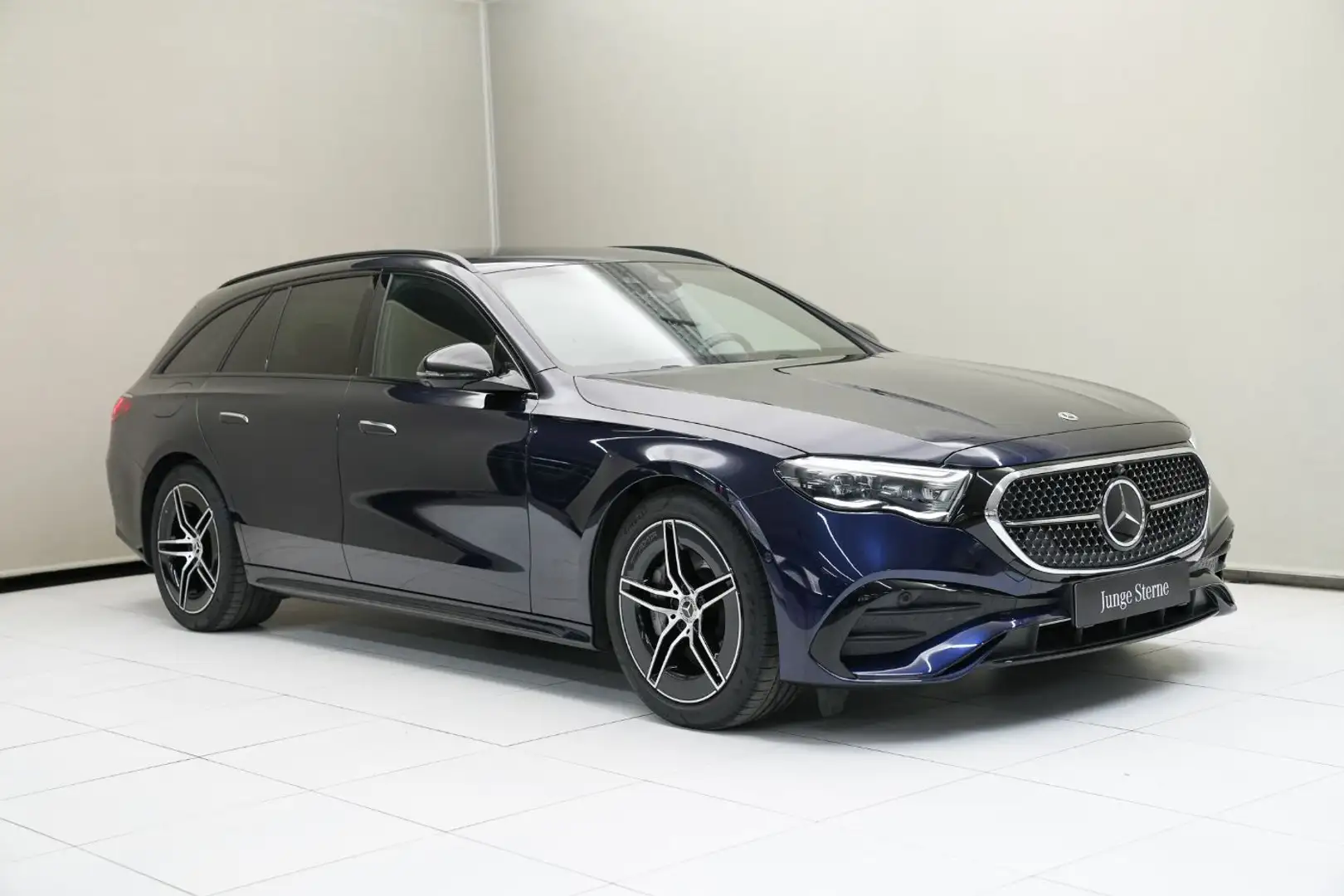 Mercedes-Benz E 300 de 4MATIC mit EQ Hybrid Technologie T-Modell Blau - 2