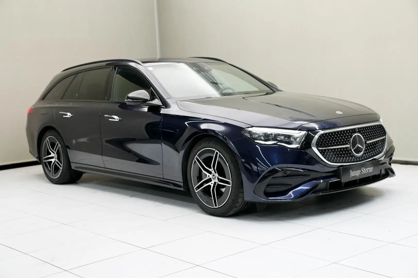 Mercedes-Benz E 300 de 4MATIC mit EQ Hybrid Technologie T-Modell Blau - 2
