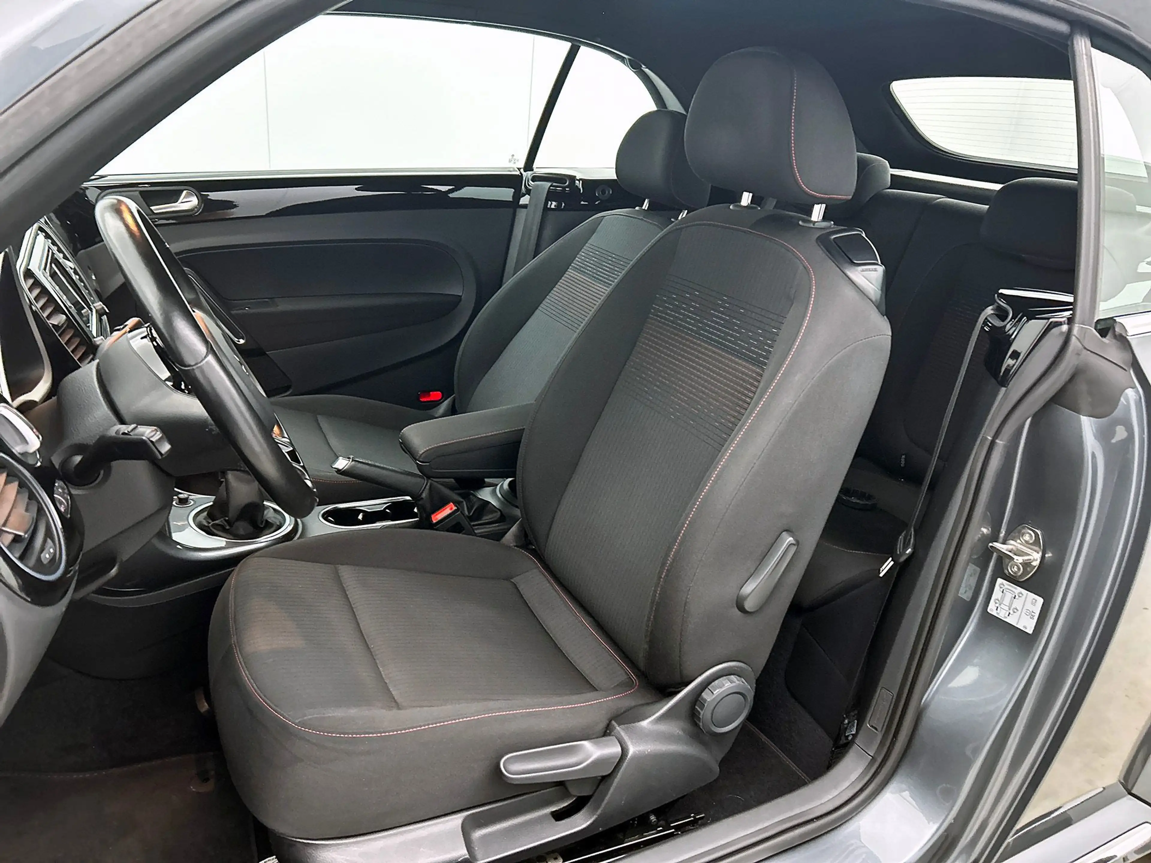 Volkswagen Beetle Cabriolet 1.2 TSI Exclusive Series Cabrio | Stoelv — photo 5
