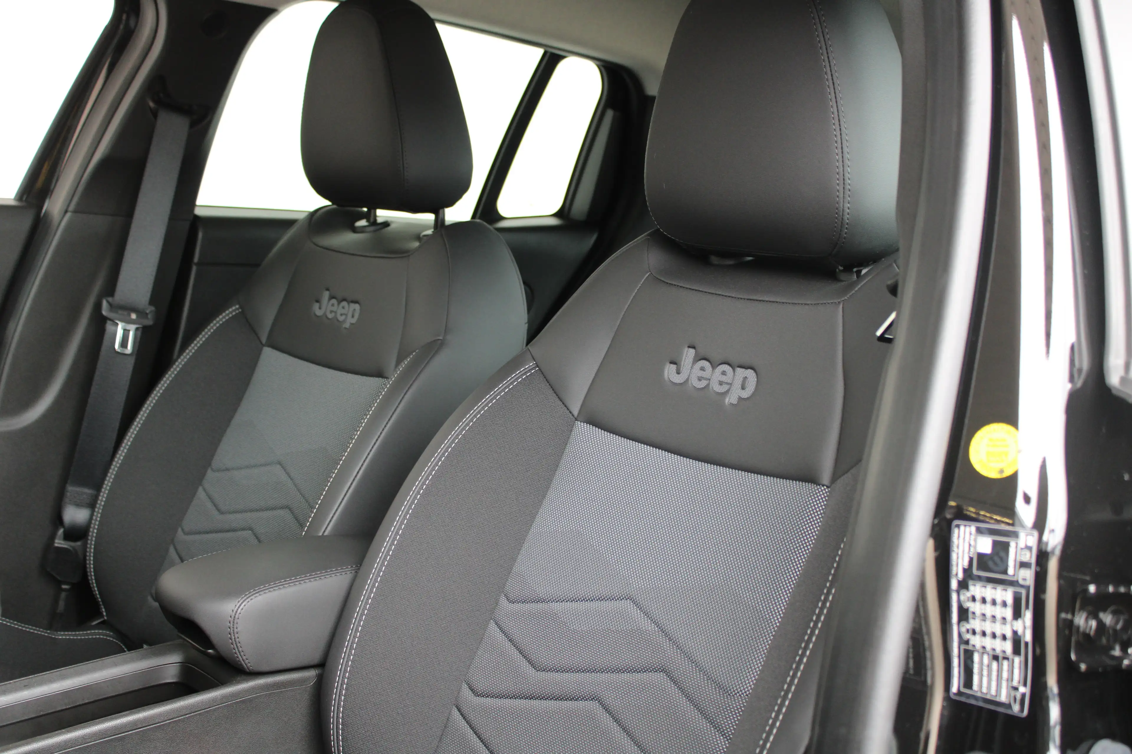 Jeep Avenger 1.2 Altitude | Elektrische achterklep | JBL Audio — photo 10