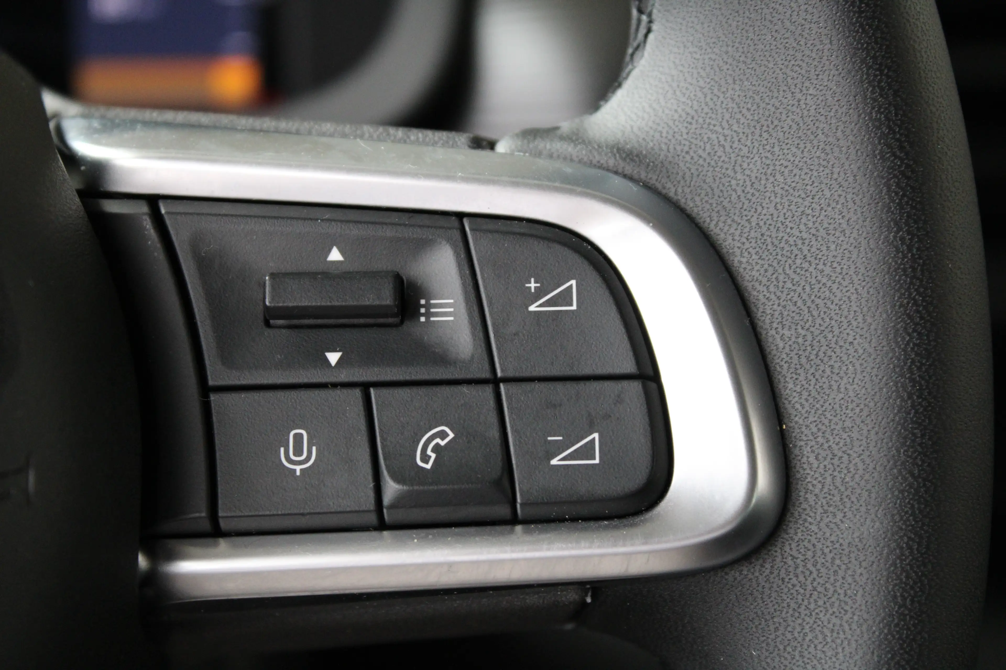 Jeep Avenger 1.2 Altitude | Elektrische achterklep | JBL Audio — photo 19