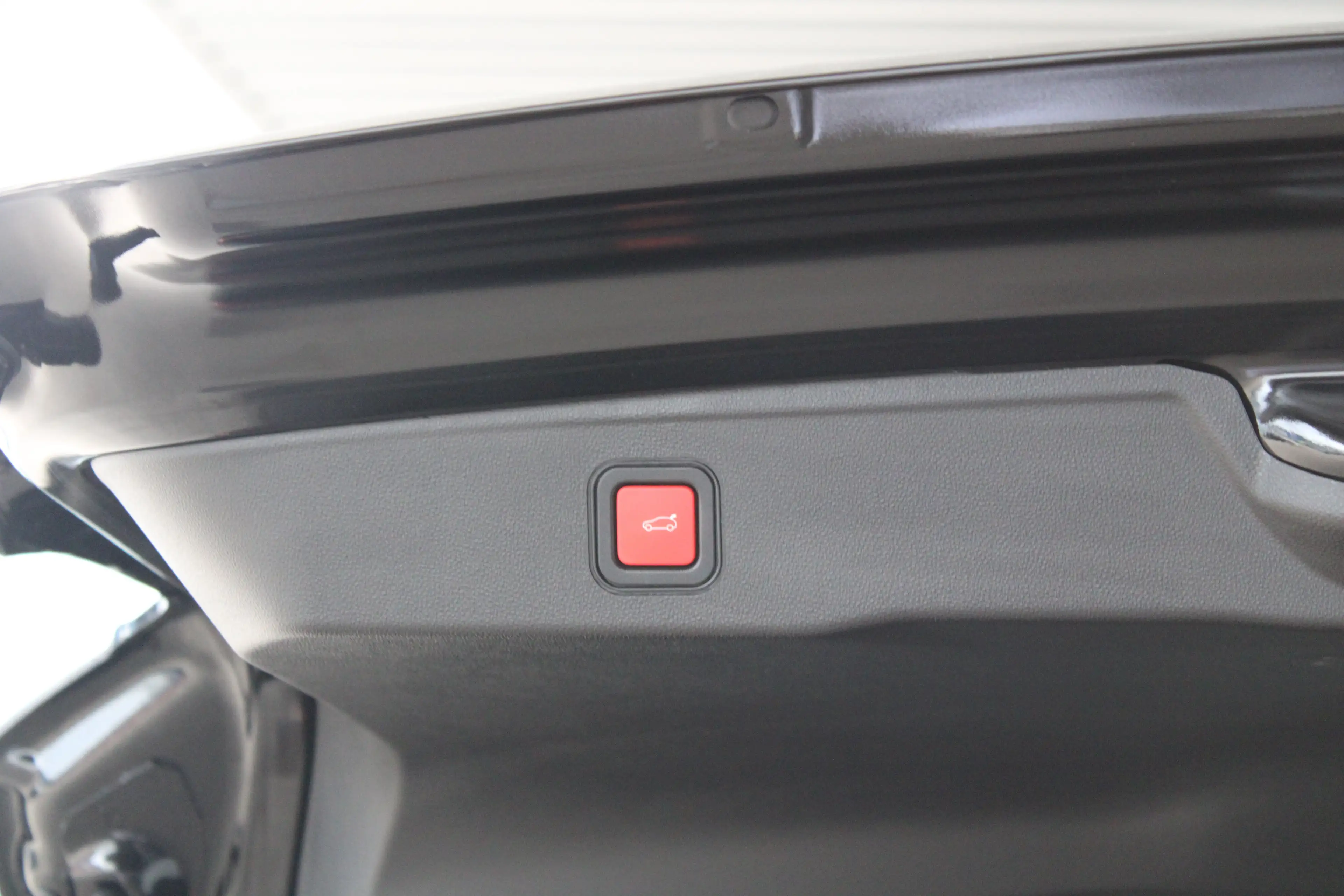 Jeep Avenger 1.2 Altitude | Elektrische achterklep | JBL Audio — photo 32