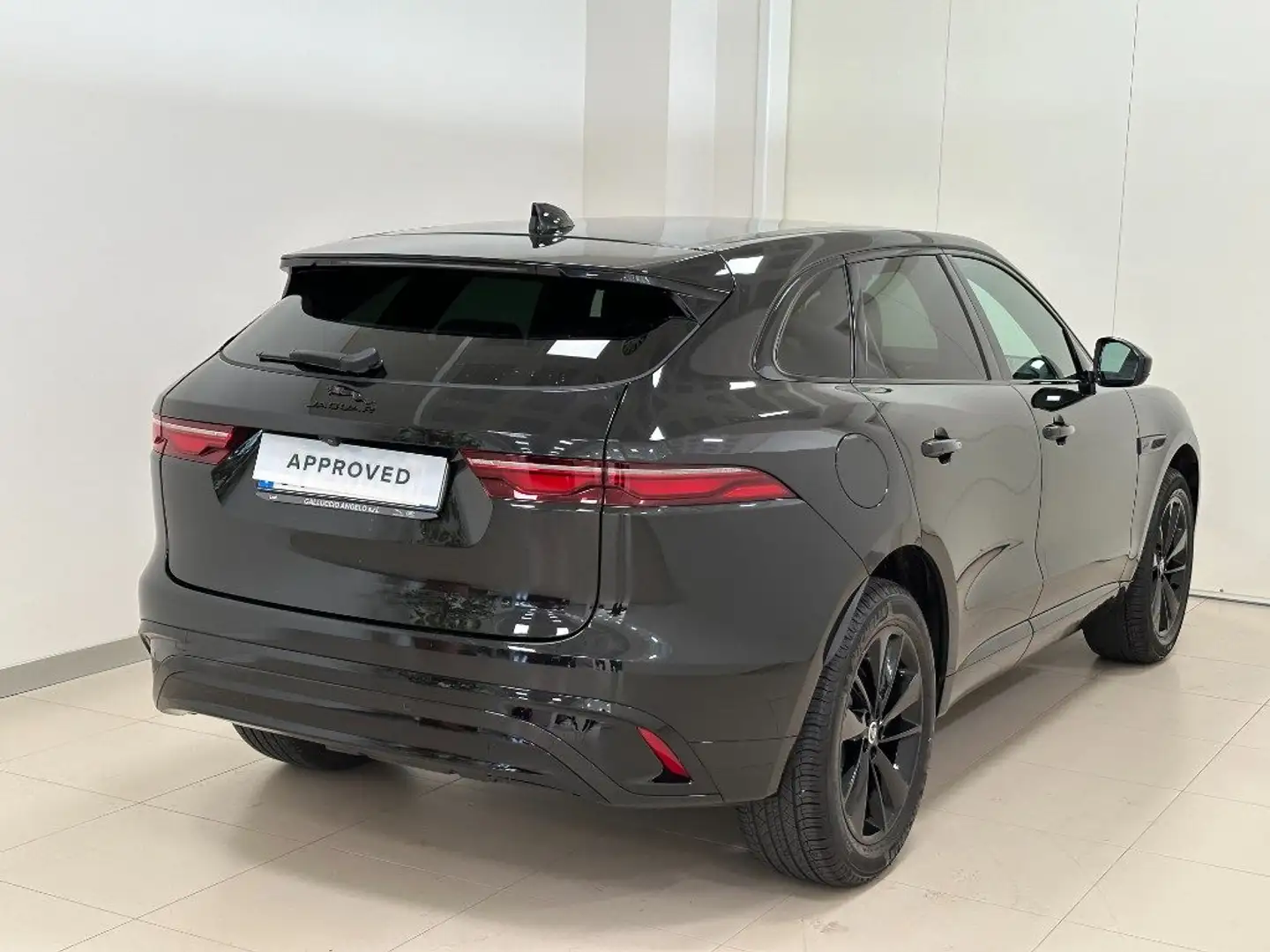 Jaguar F-Pace 2.0 D 163 CV AWD R-Dynamic S 90th Anniversary Edit Černá - 2