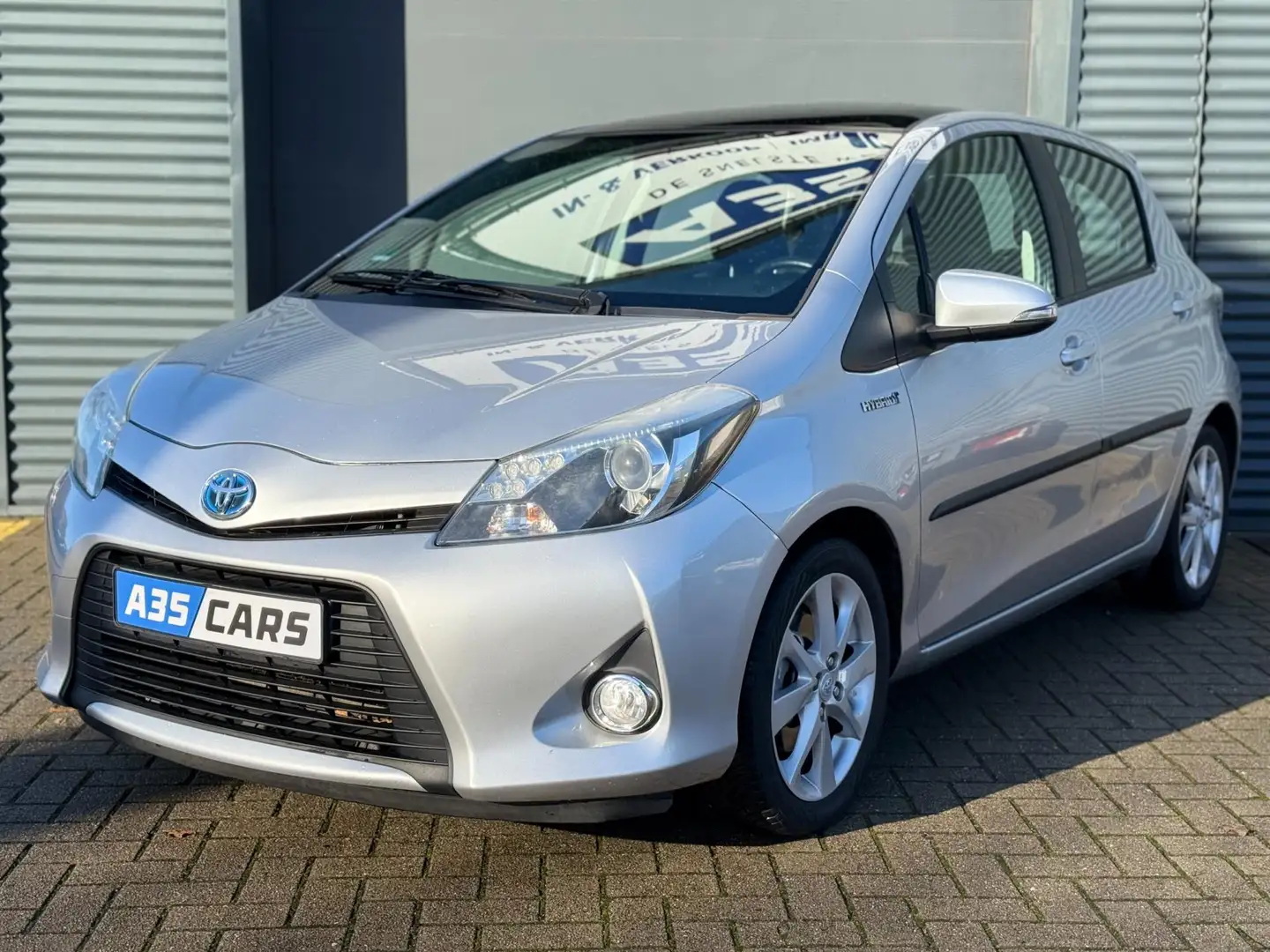 Toyota Yaris 1.5 Full Hybrid Dynamic|CAMERA|PANO|AIRCO|CRUISE Grijs - 1