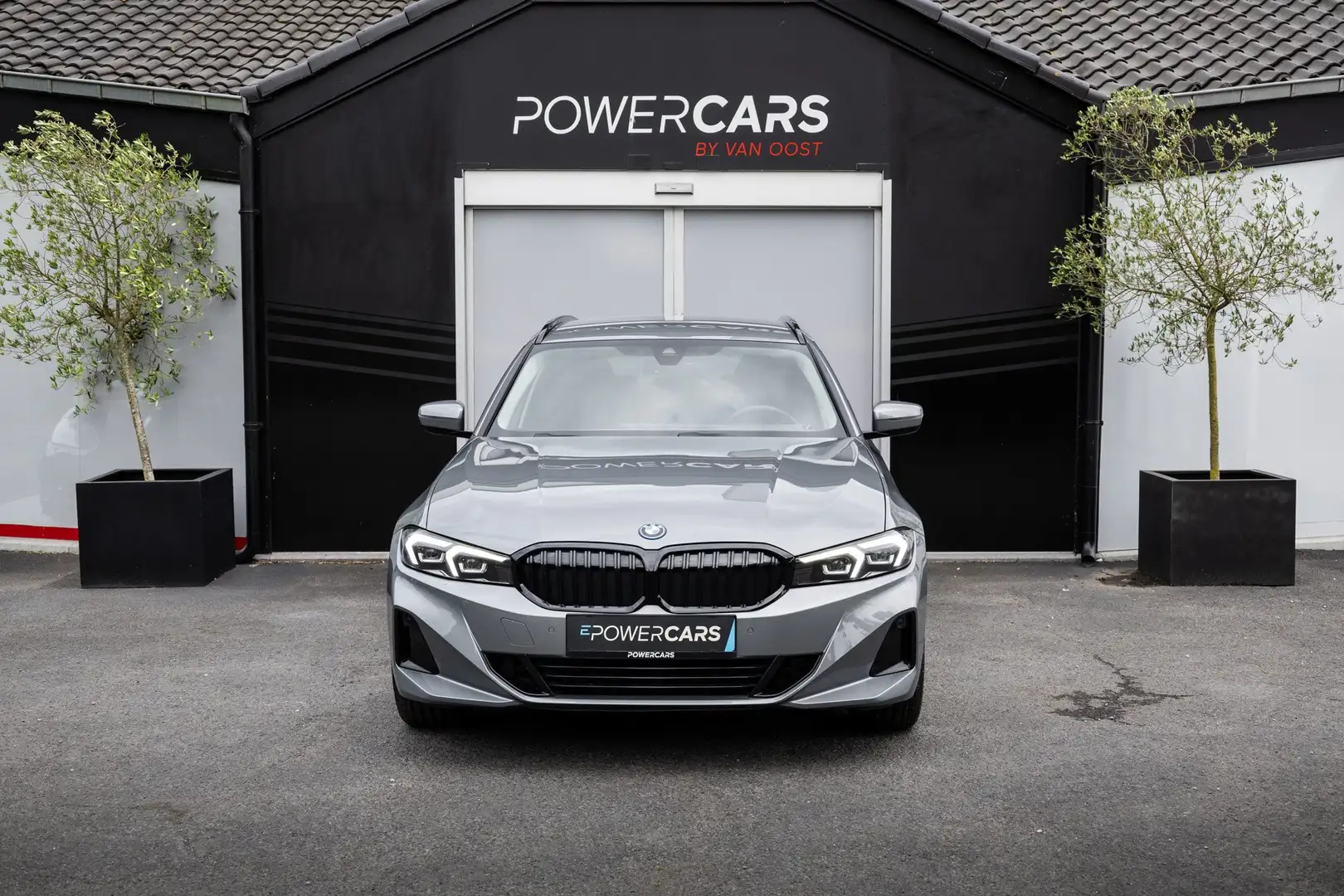 BMW 320 e Touring | Shadow Line | 19" | Camera | Trekhaak Grijs - 2