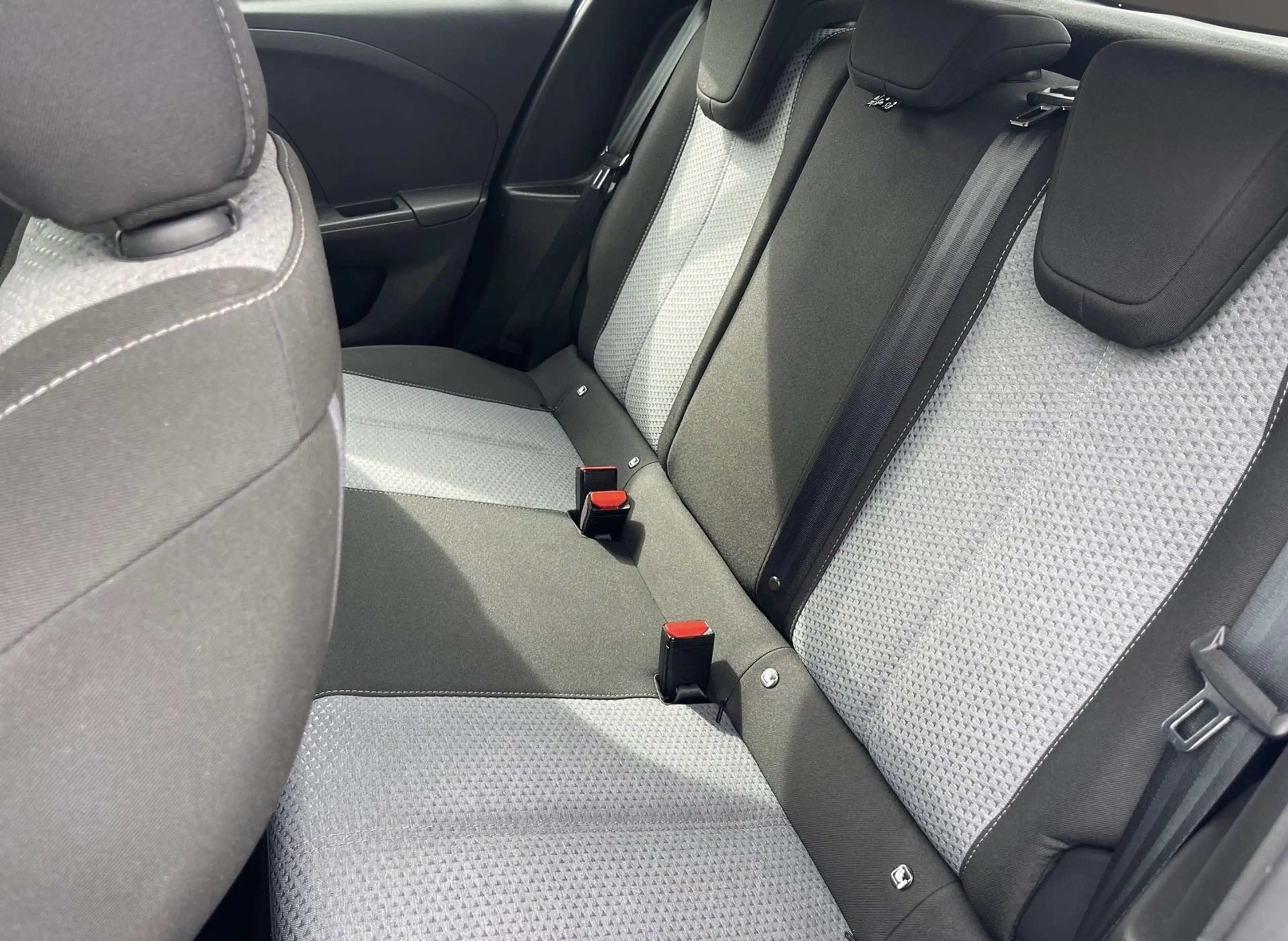 Opel Corsa F Edition Apple CarPlay Kamera PDC Klima — photo 10