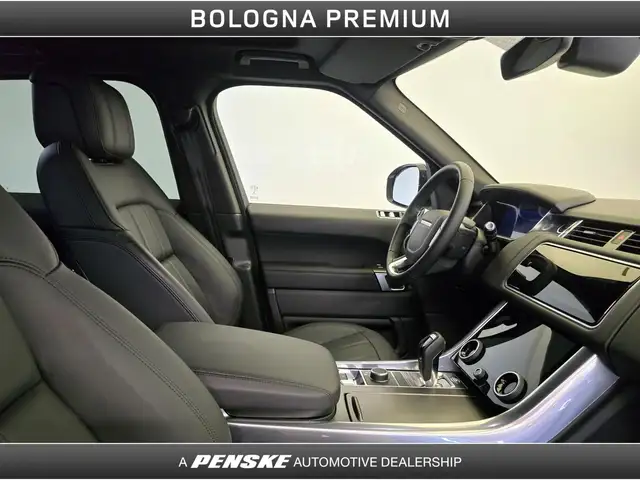 Land Rover Range Rover Sport view 3