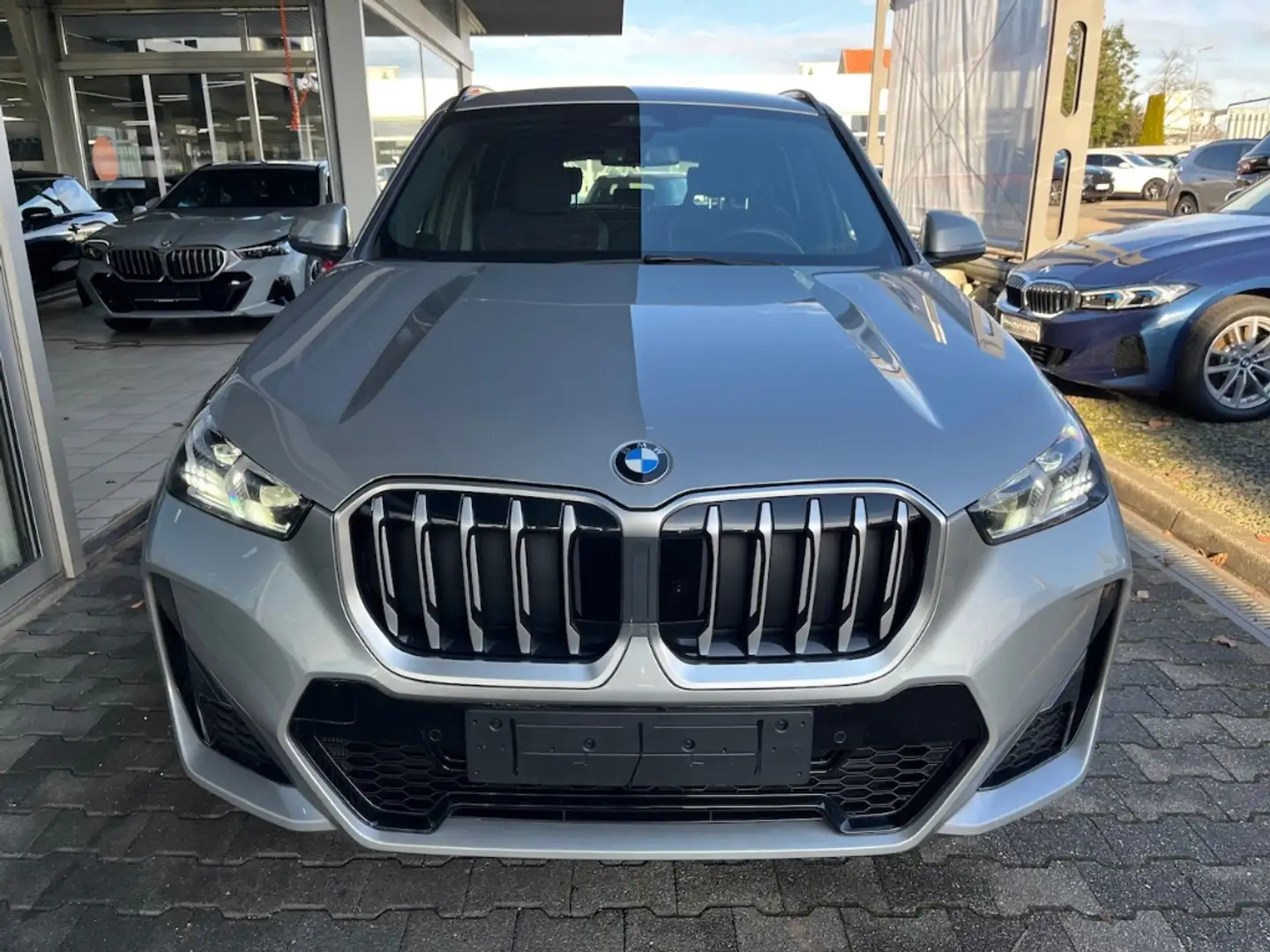 BMW X1 sDrive18iA M-Sport Sportpaket AD Navi Digitales Co - 2
