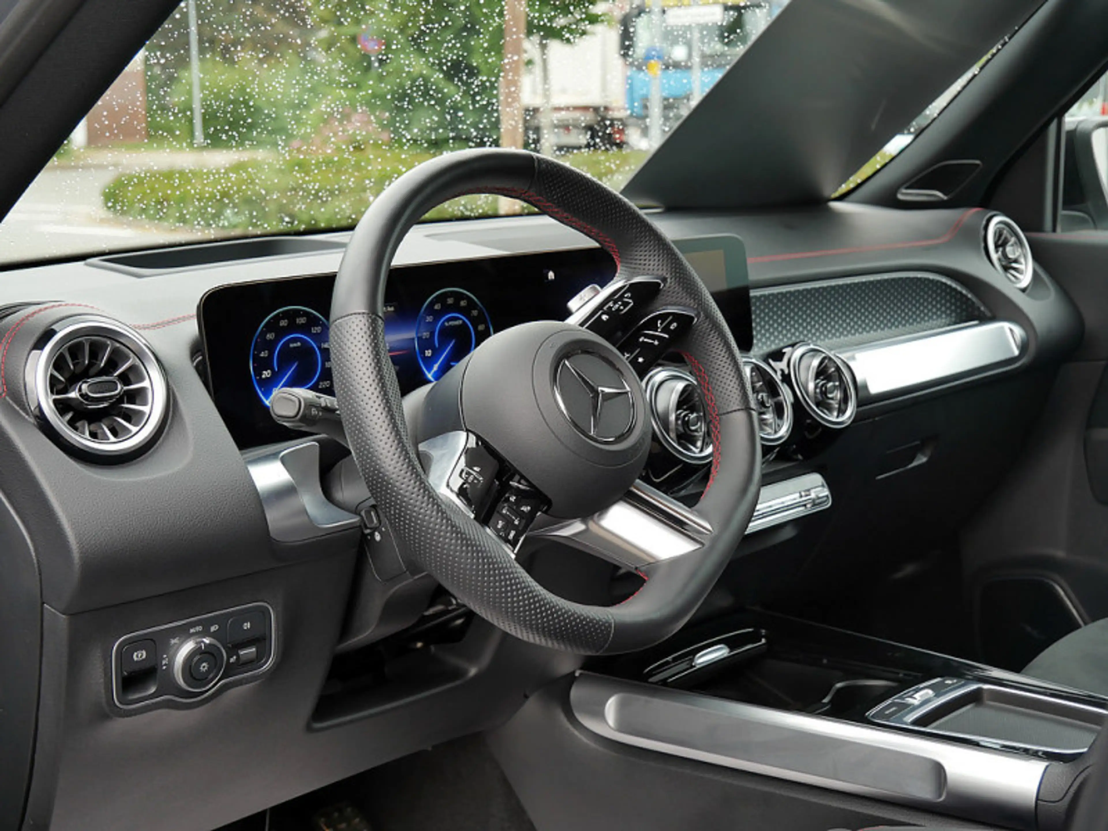 Mercedes-Benz EQB 250 + , AMG BURM NIGHT PREMIUM MEMO 360 DISTR — photo 13