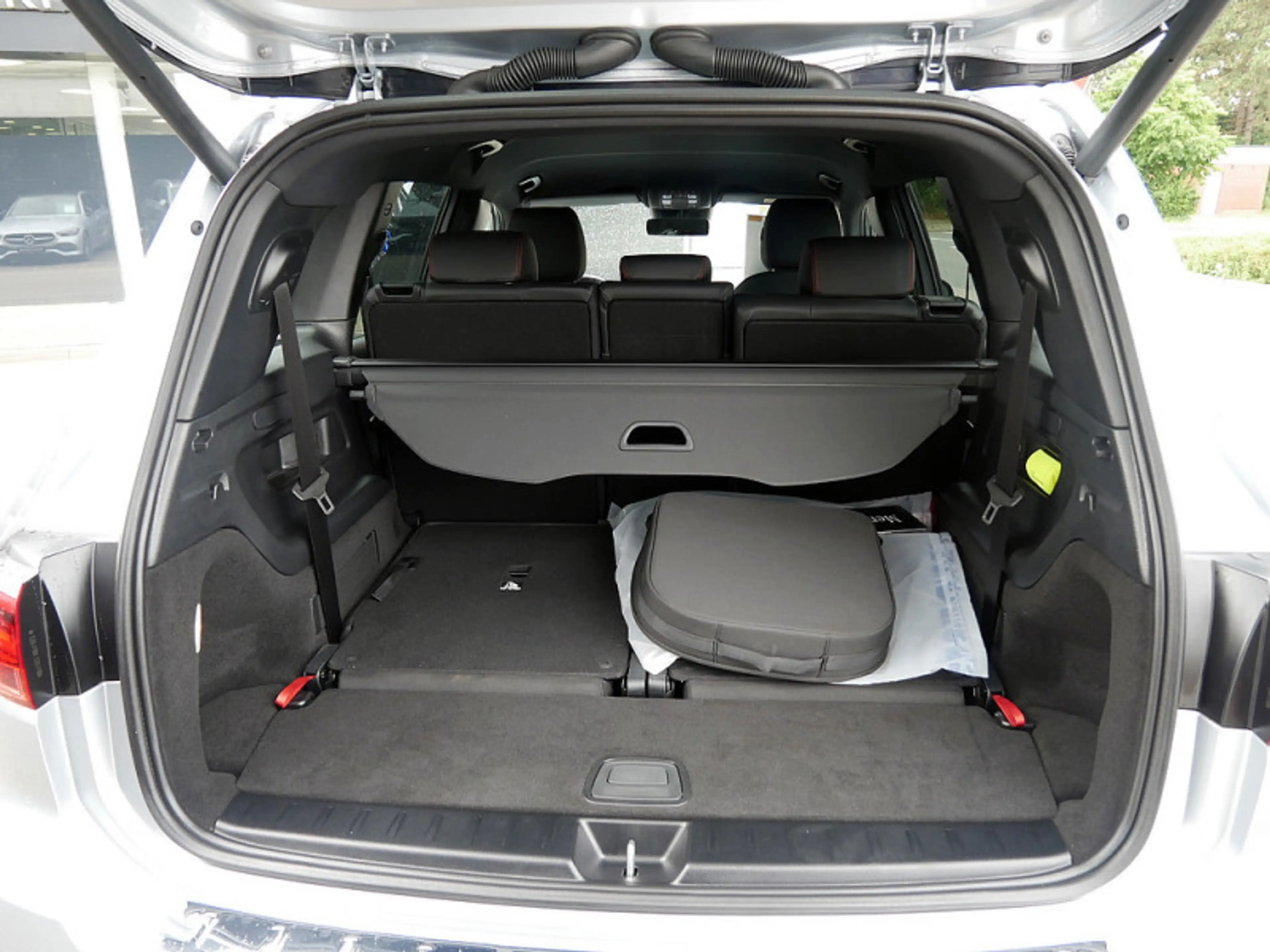 Mercedes-Benz EQB 250 + , AMG BURM NIGHT PREMIUM MEMO 360 DISTR — photo 12