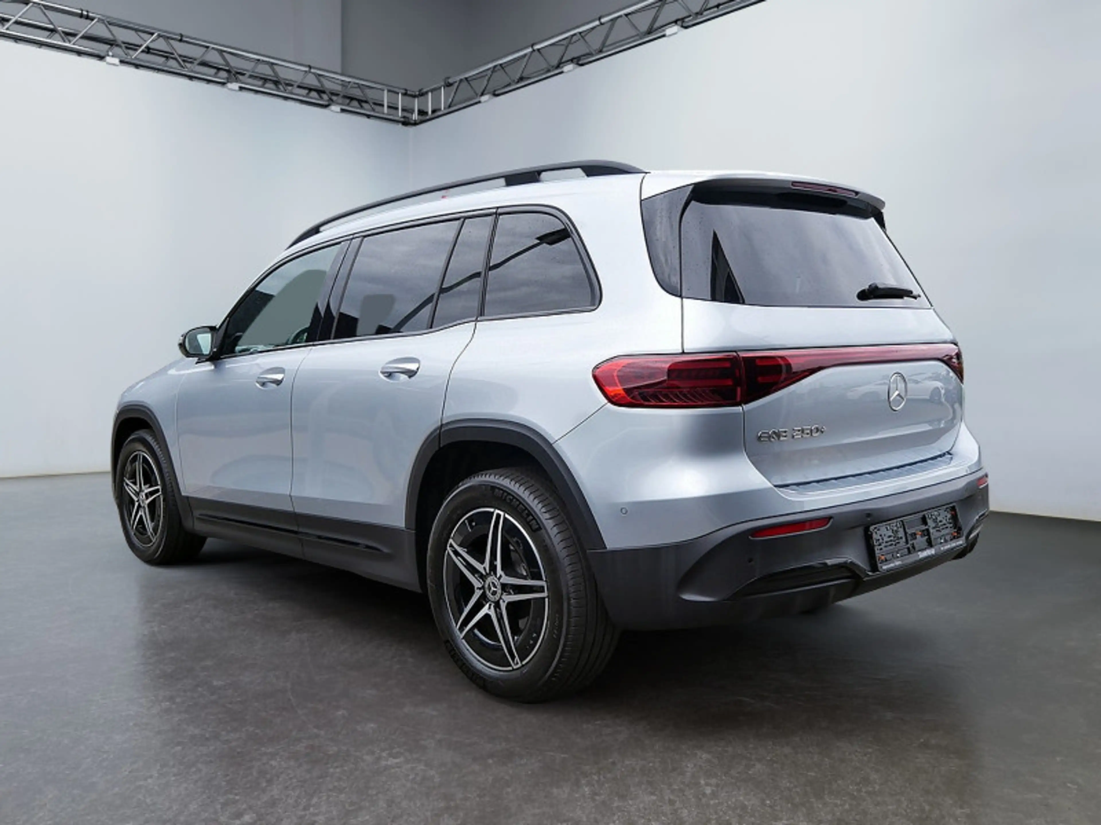 Mercedes-Benz EQB 250 + , AMG BURM NIGHT PREMIUM MEMO 360 DISTR — photo 6