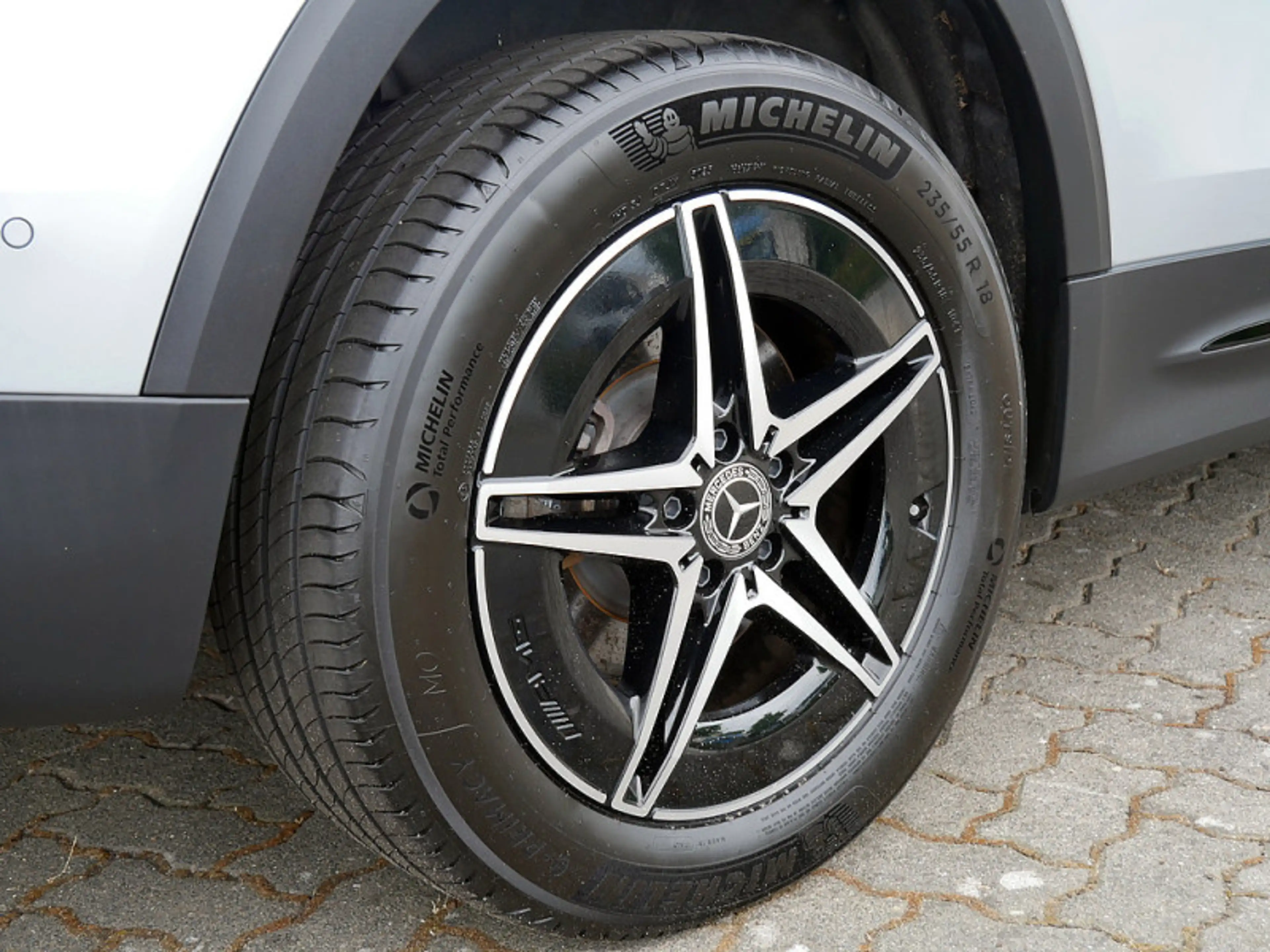 Mercedes-Benz EQB 250 + , AMG BURM NIGHT PREMIUM MEMO 360 DISTR — photo 11