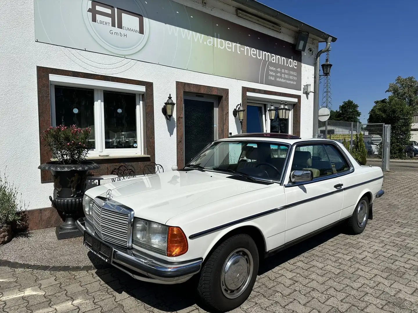 Mercedes-Benz 230 W123C 230CE Alb - 2