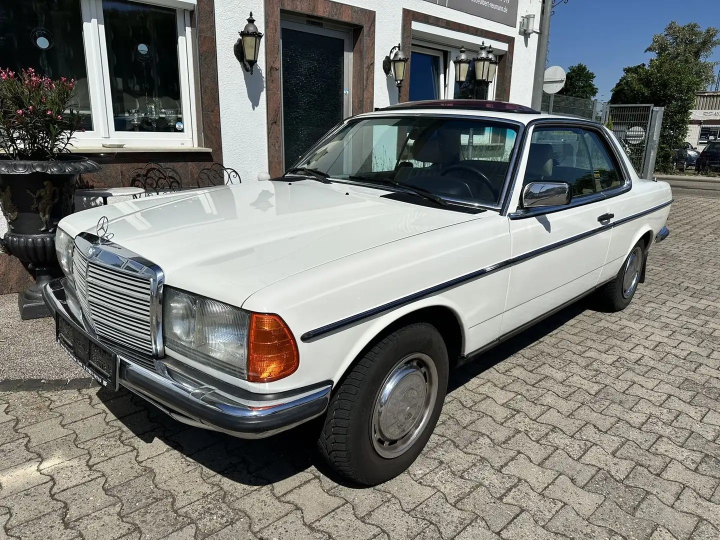 Mercedes-Benz 230 W123C 230CE Alb - 1