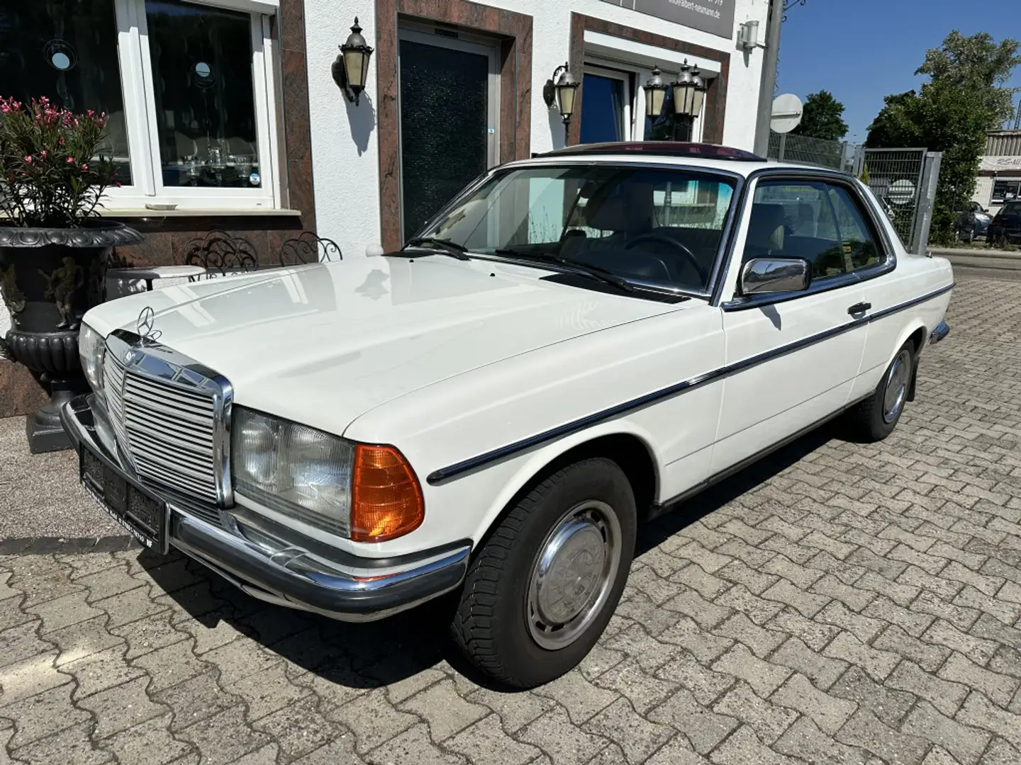 Mercedes-Benz 230 W123C 230CE Weiß - 1