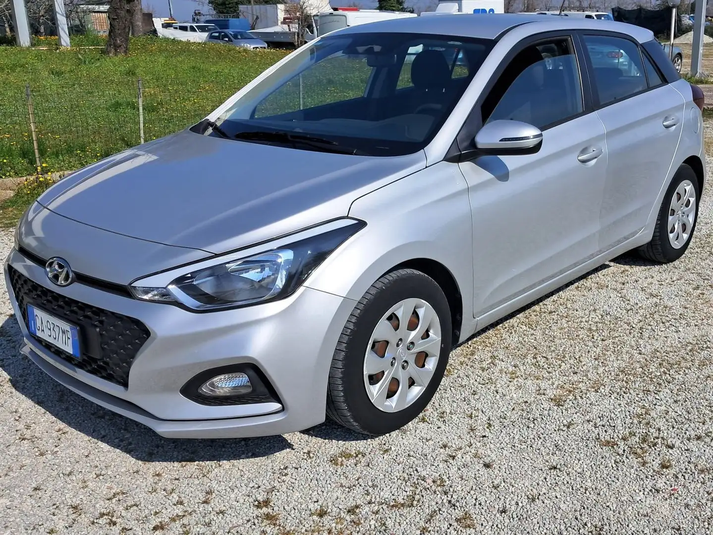Hyundai i20 i20 5p 1.2 mpi Advanced econext Gpl 73cv Zilver - 1