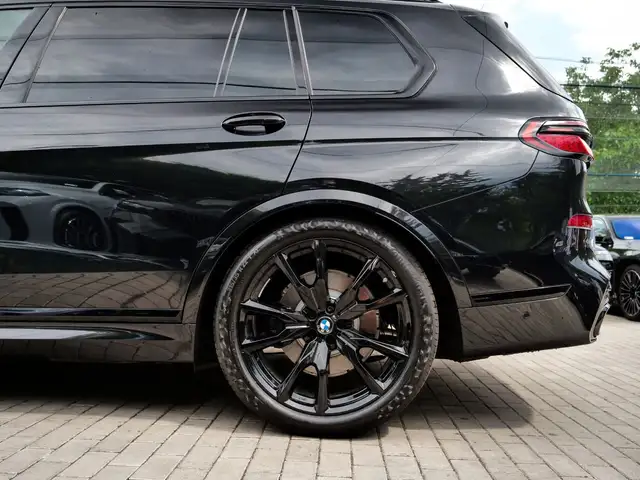 BMW X7 view 14