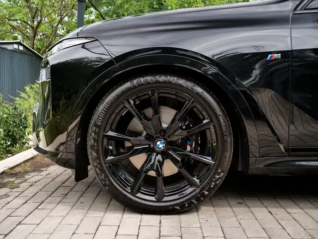 BMW X7 view 13
