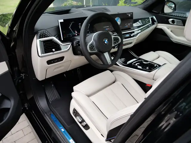 BMW X7 view 15
