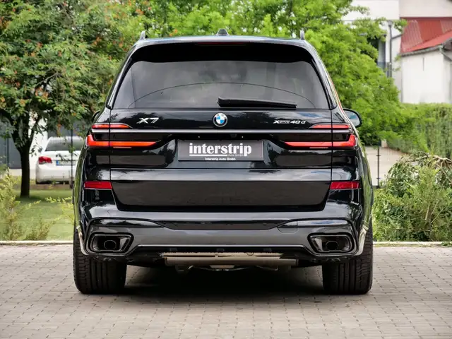 BMW X7 view 5