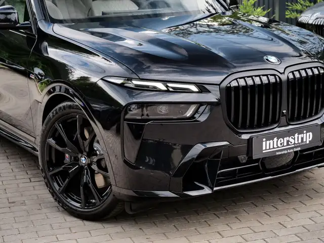 BMW X7 view 7