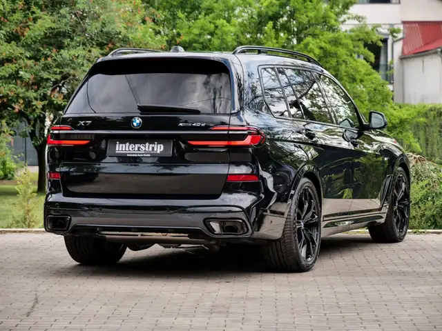 BMW X7 view 6