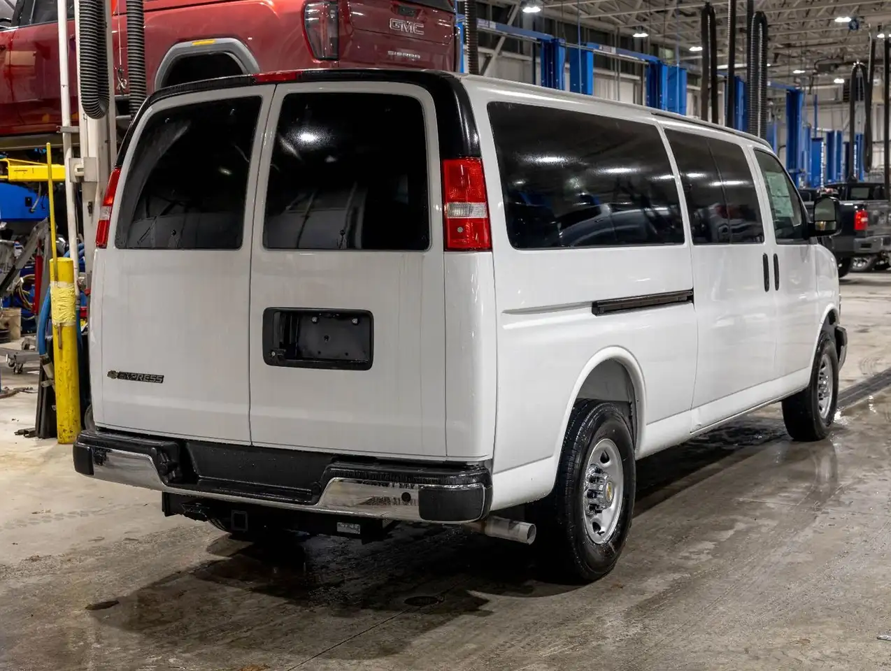 Chevrolet Express Passenger снимка Chevrolet Express Passenger