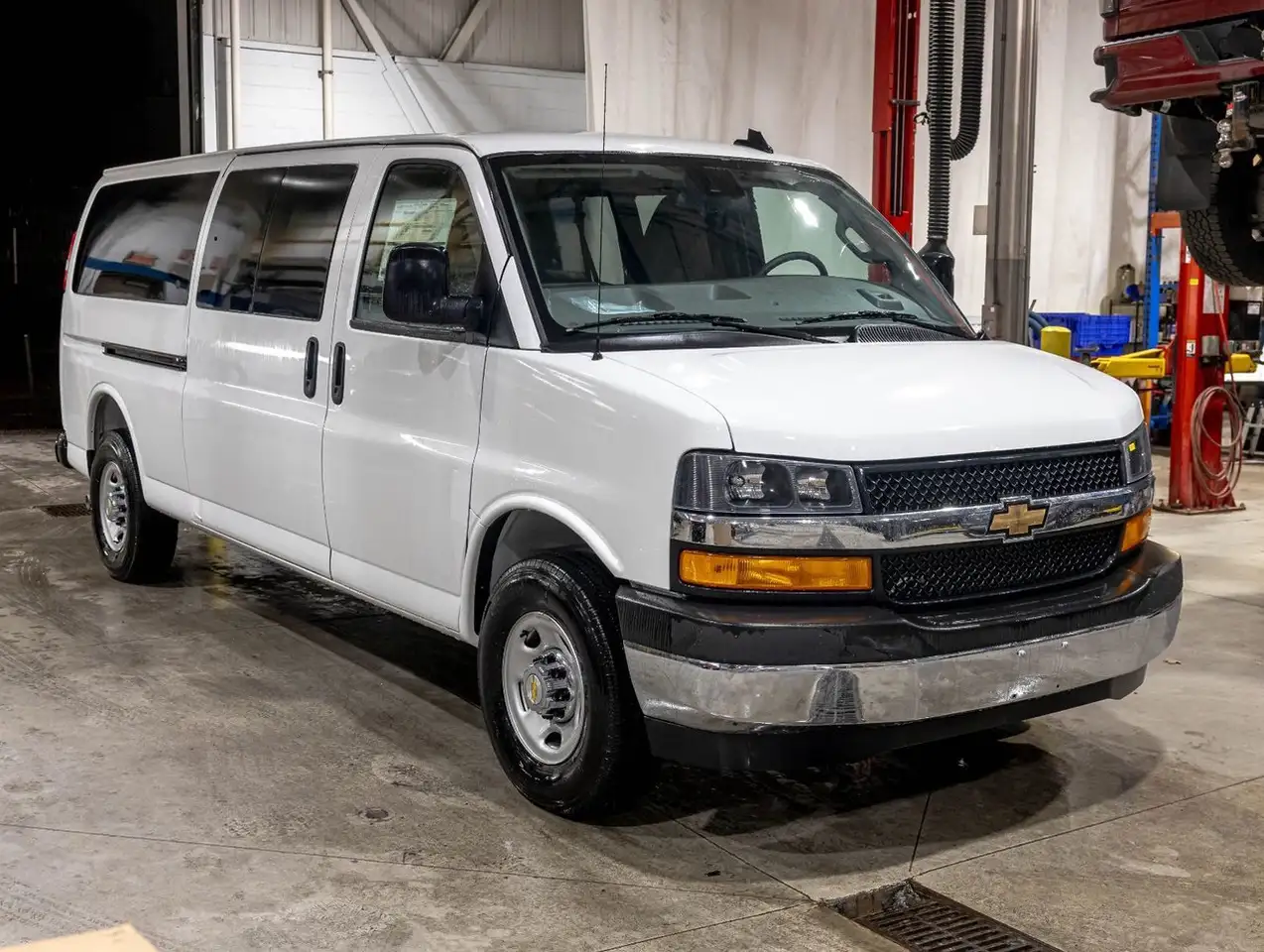 Chevrolet Express Passenger снимка Chevrolet Express Passenger
