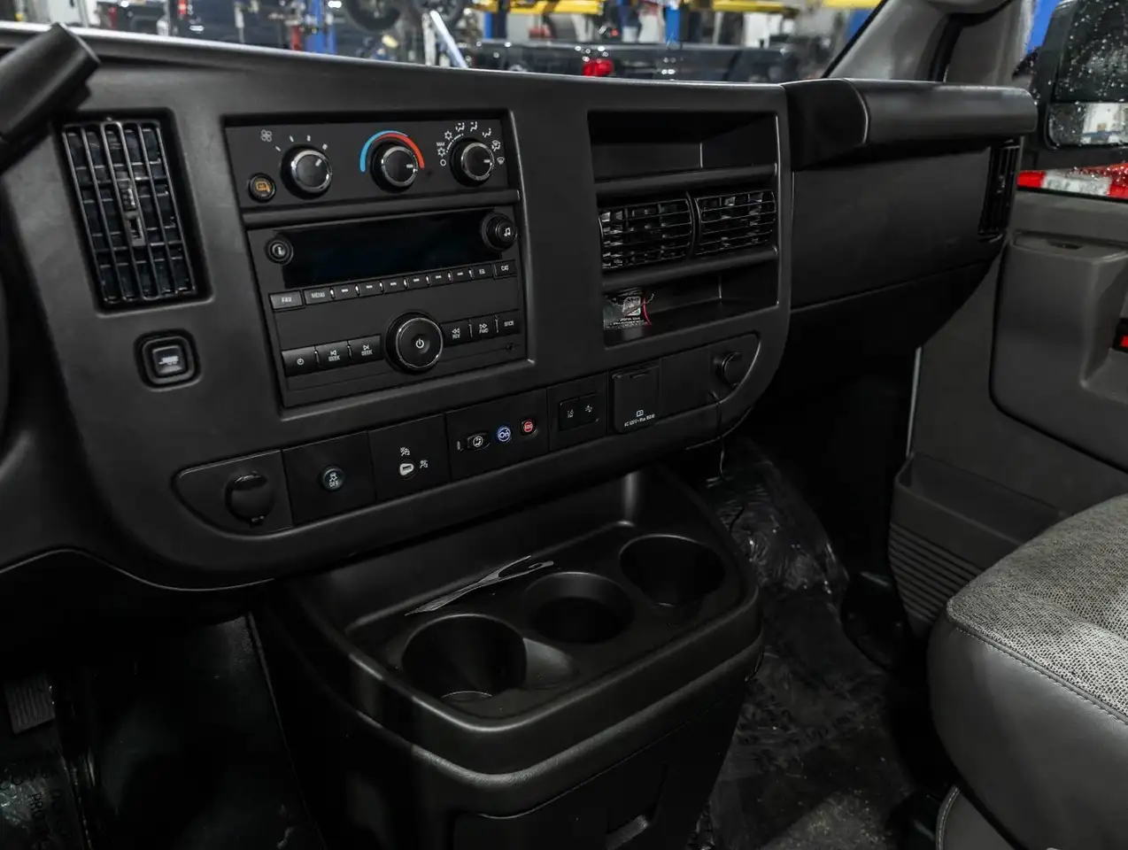 Chevrolet Express Passenger снимка Chevrolet Express Passenger