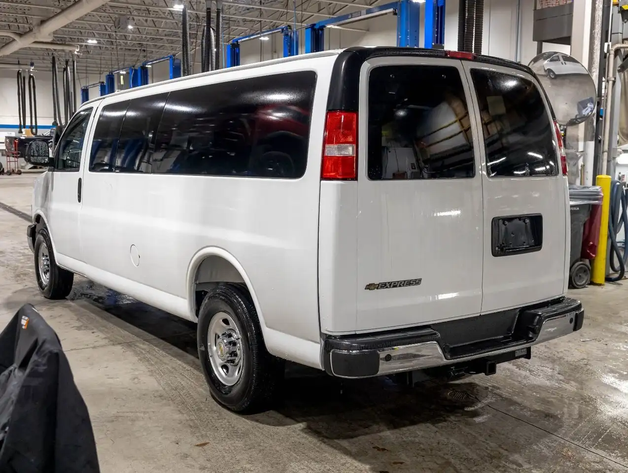 Chevrolet Express Passenger снимка Chevrolet Express Passenger