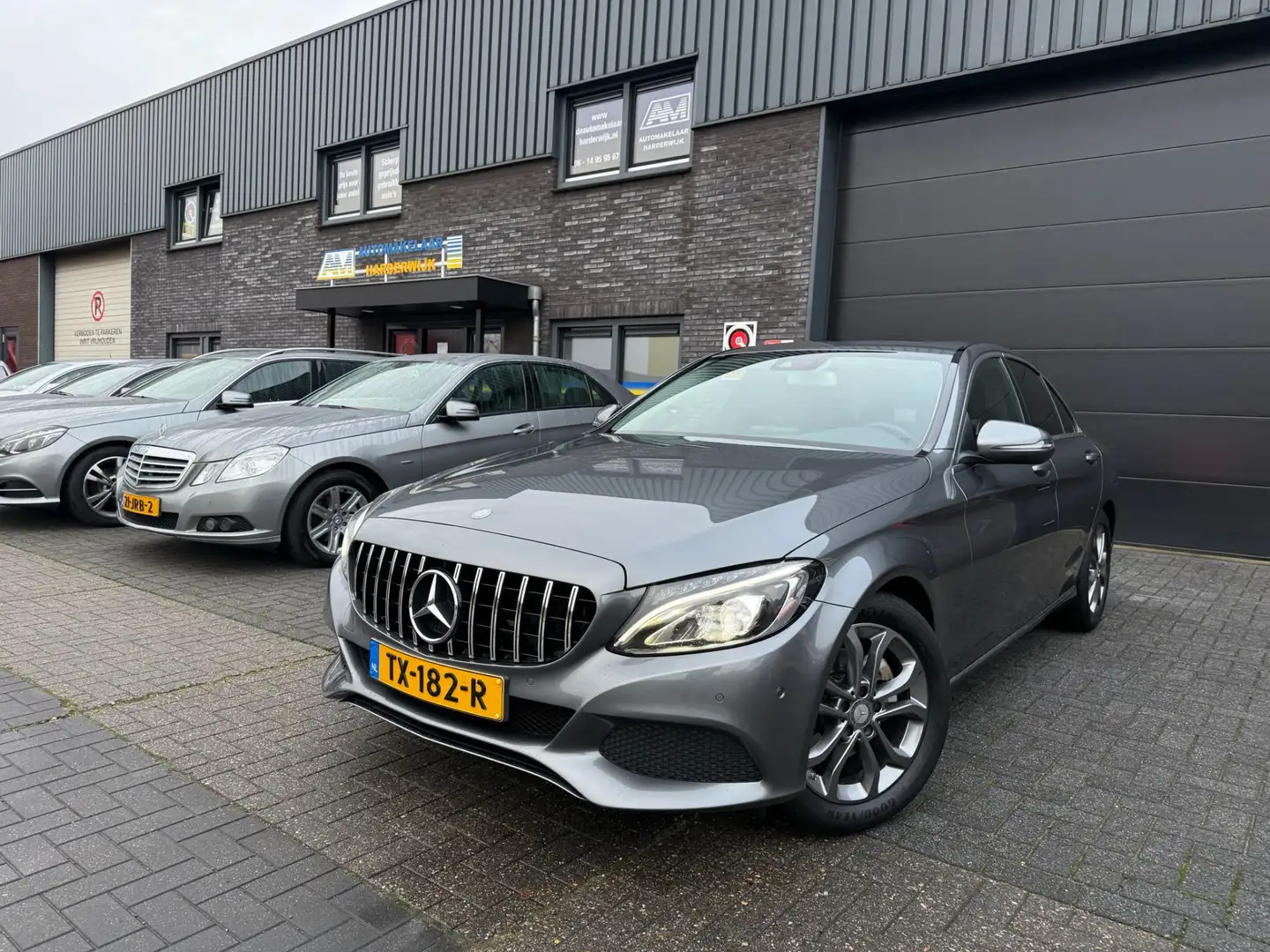 Mercedes-Benz C 200 Premium Plus | 1E EIGENAAR | 12MND GARANTIE | AUTO Grau - 2