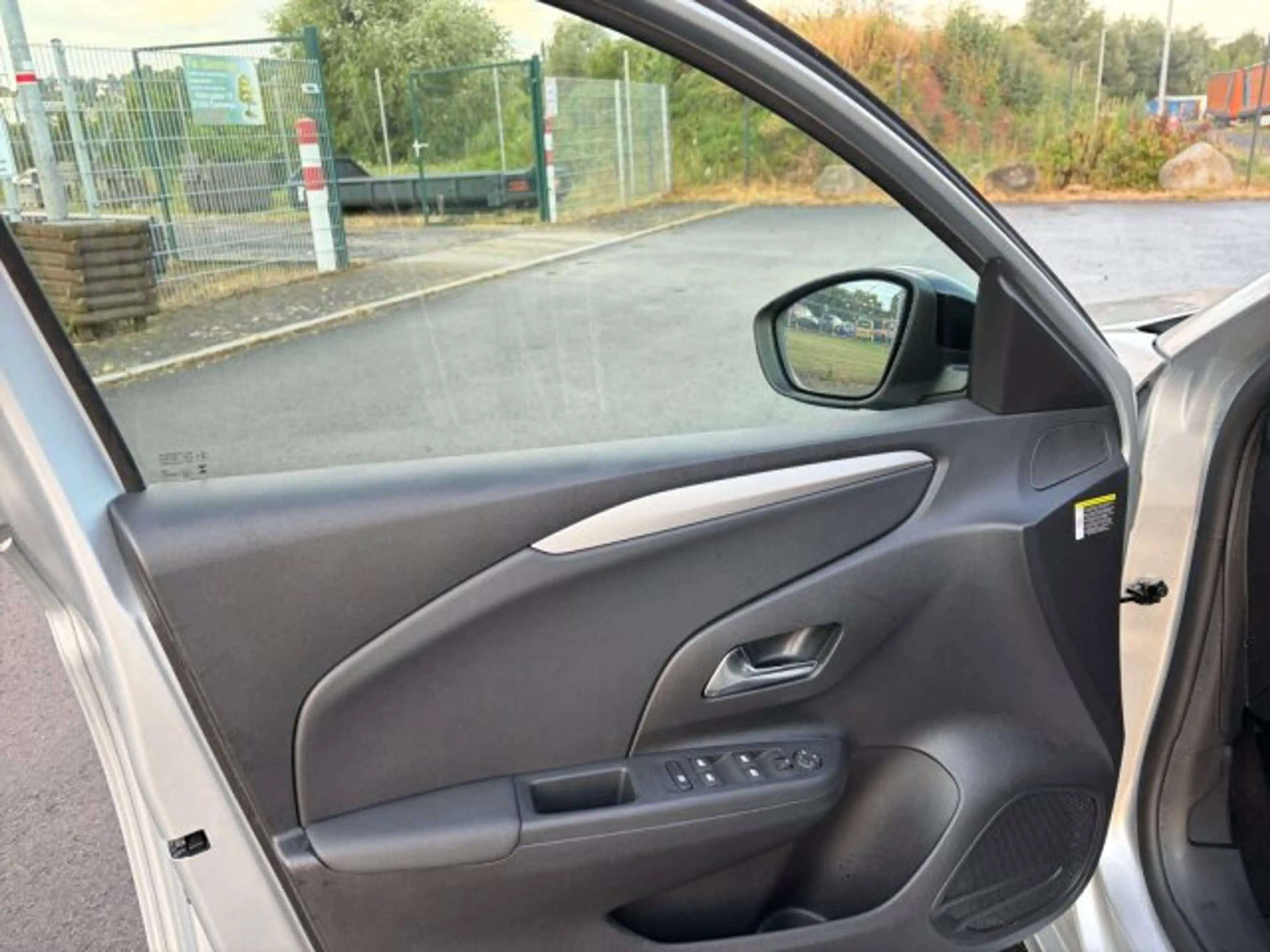 Opel Corsa-e F Edition +Sitzheizung+Einparkhilfe+Klima+LED+ — photo 8