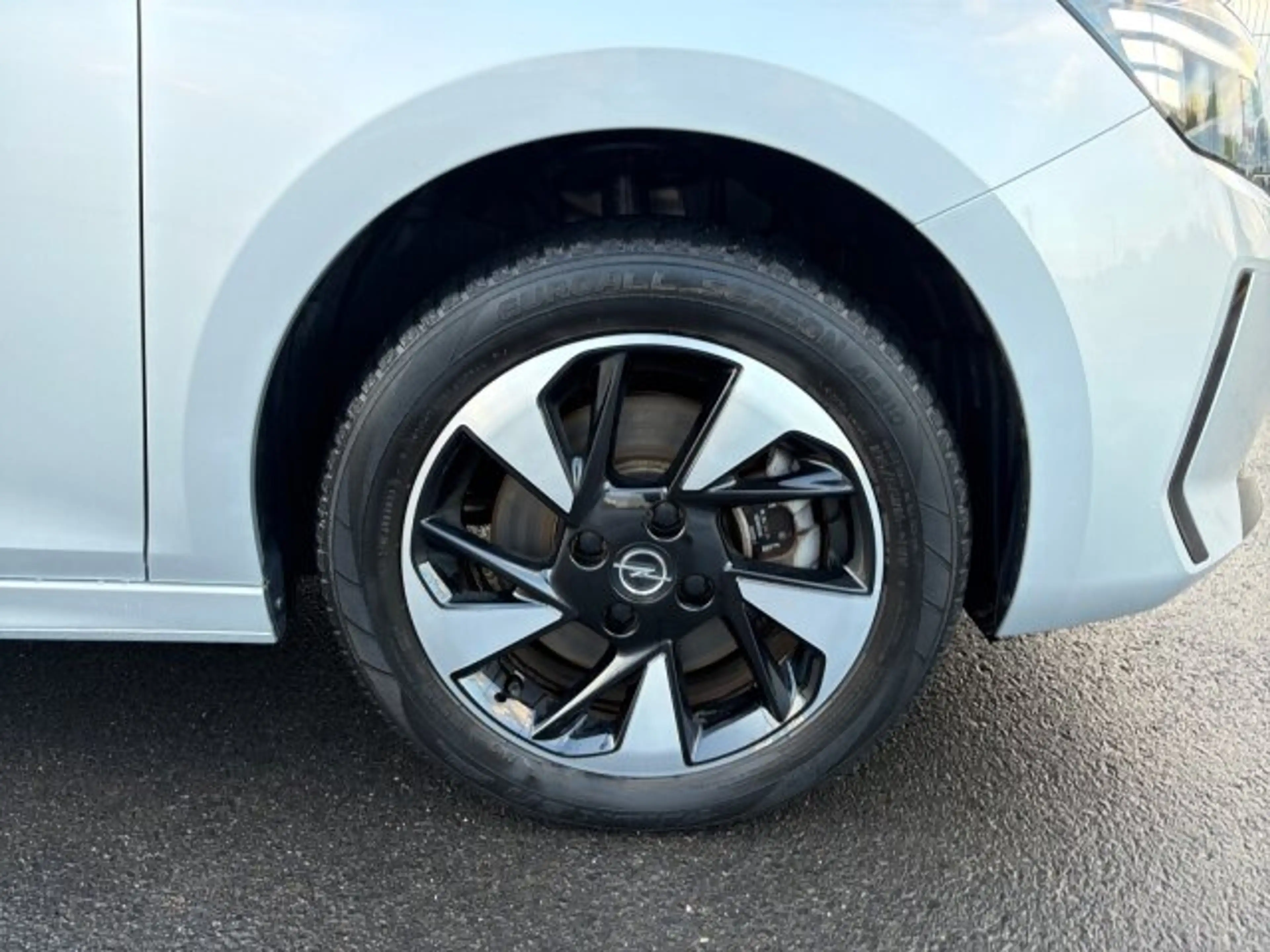 Opel Corsa-e F Edition +Sitzheizung+Einparkhilfe+Klima+LED+ — photo 6