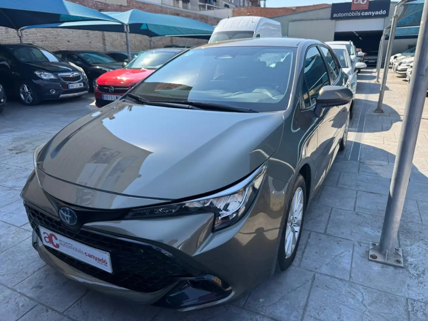 Toyota Corolla 140H Business Marrón - 2