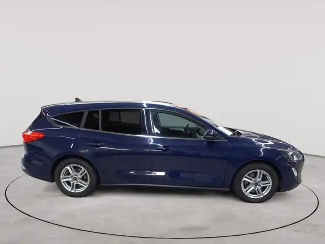 Ford Focus view 3