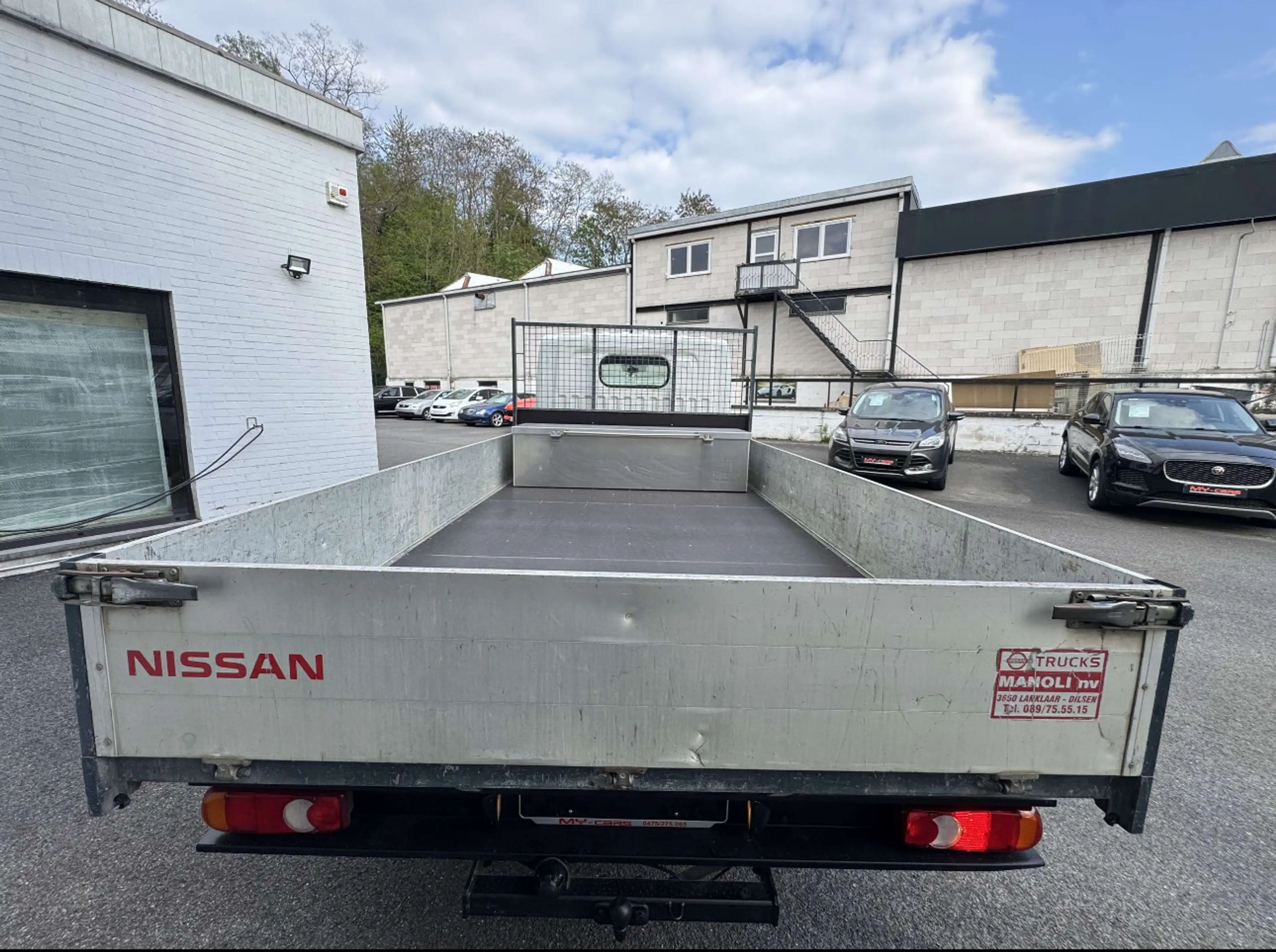 Nissan Cabstar 2.5 DCI 131 CV 45.13 DOUBLE CABINE AVEC PLATEAU ARRIERE — photo 6