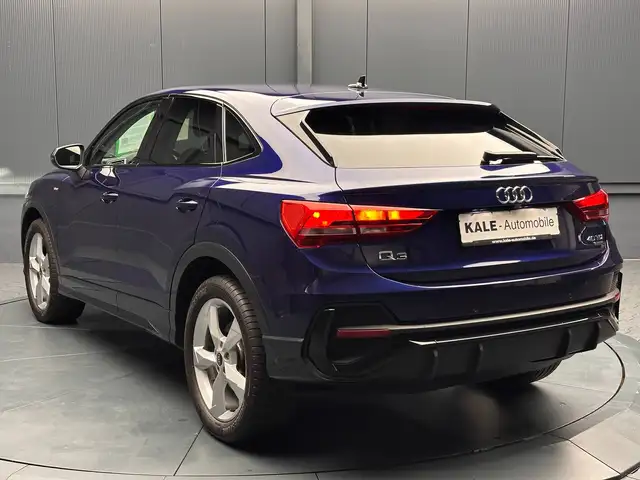 Audi Q3 view 3