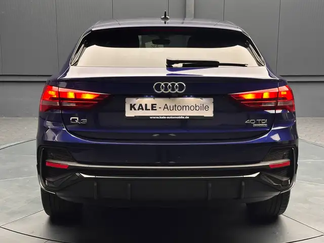 Audi Q3 view 4