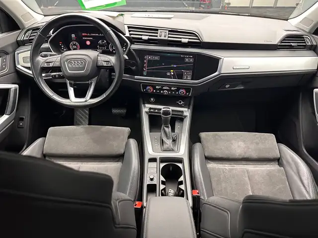 Audi Q3 view 12