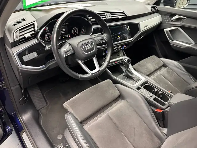Audi Q3 view 15