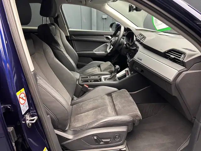 Audi Q3 view 10