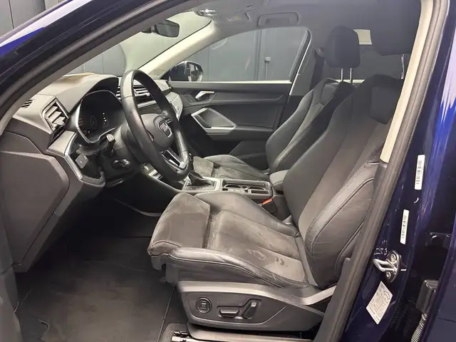 Audi Q3 view 14