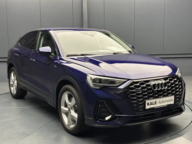 Audi Q3 view 7
