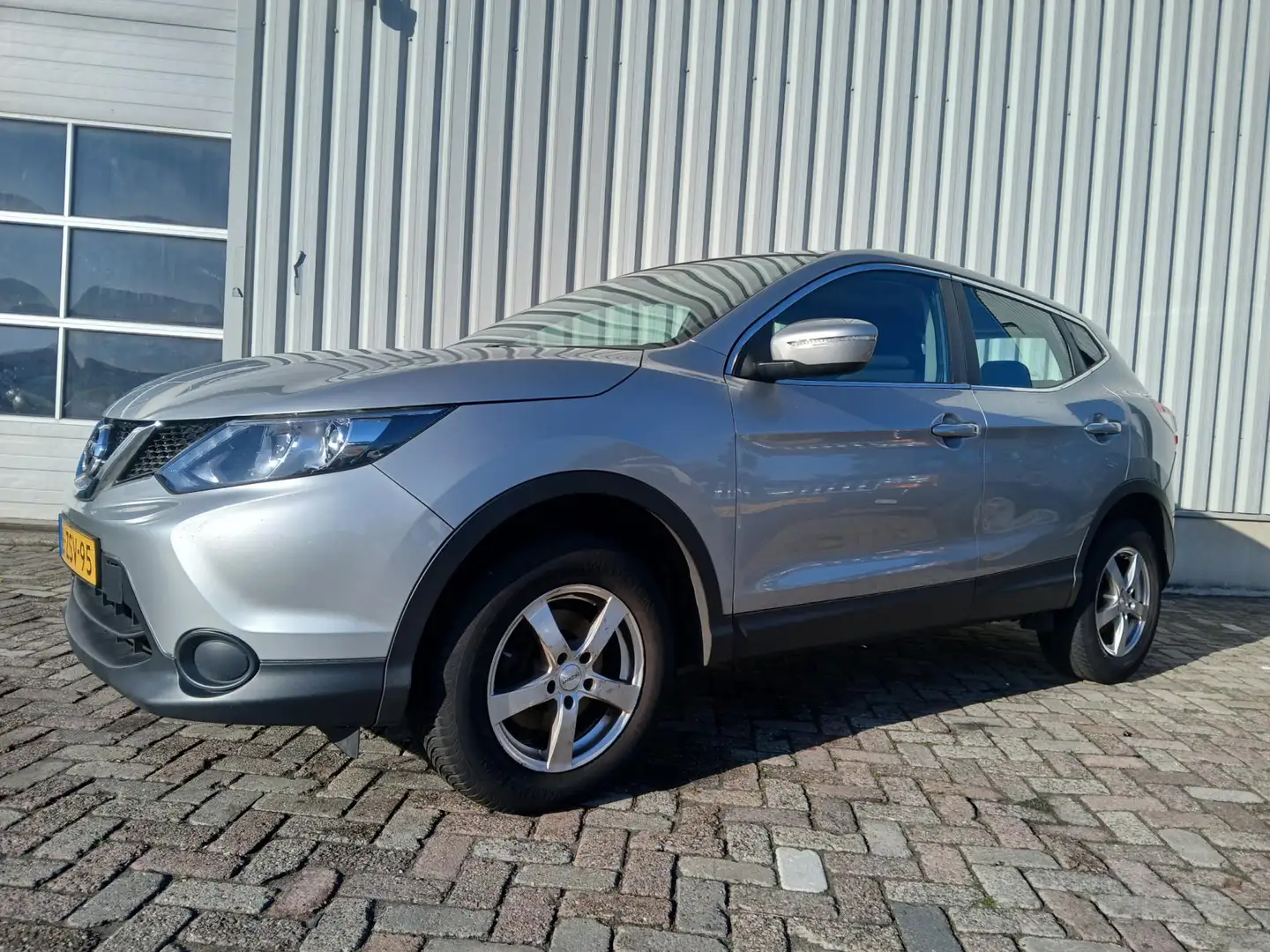 Nissan Qashqai 1.2 Visia Motor Schade!! Grijs - 2
