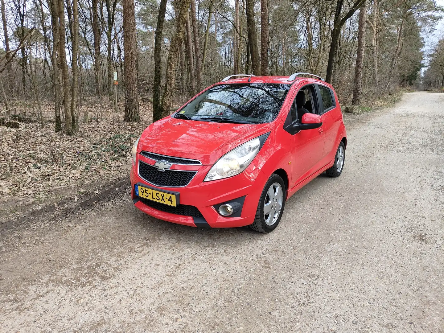 Chevrolet Spark 1.2 16V LT Rood - 1